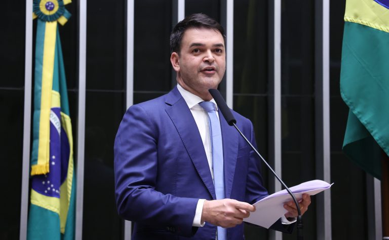 Câmara aprova regras para reajuste de custas judiciais e isenção para quem ganha até R$ 5 mil