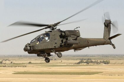 Helicóptero militar cai em campo nos EUA, matando dois pilotos