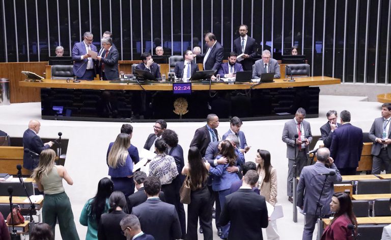 Câmara aprova desconto em folha para aluguéis residenciais