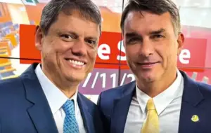 Tarcísio afirma que Flávio terá destaque em campanha paulista