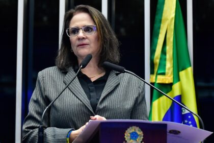 Senadora questiona governo sobre patrocínio de time com site adulto