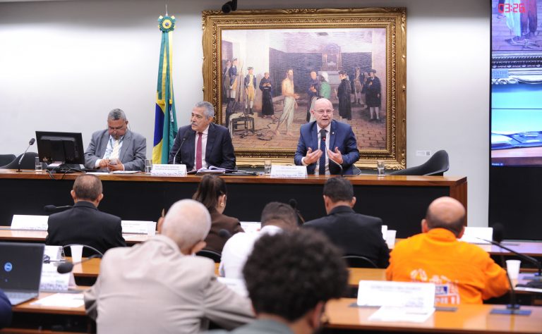 Trabalhadores defendem mudança nas regras de aposentadoria especial