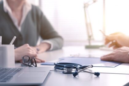 Comissão aprova lei que exige capacitação em saúde mental no SUS