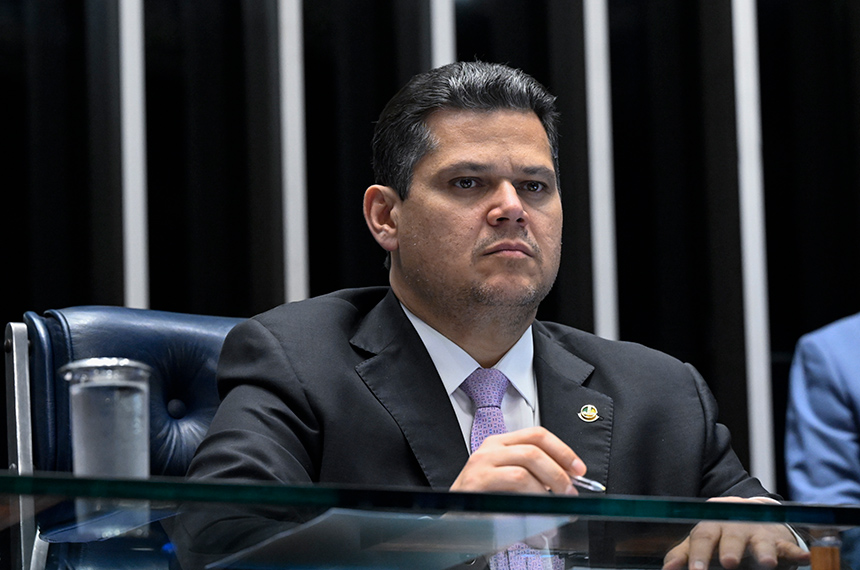 Presidente do Senado encaminha propostas prioritárias para comissões