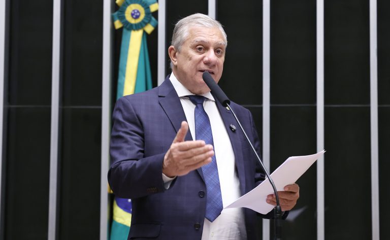 Comissão aprova regra para placas sobre entrega voluntária de bebês