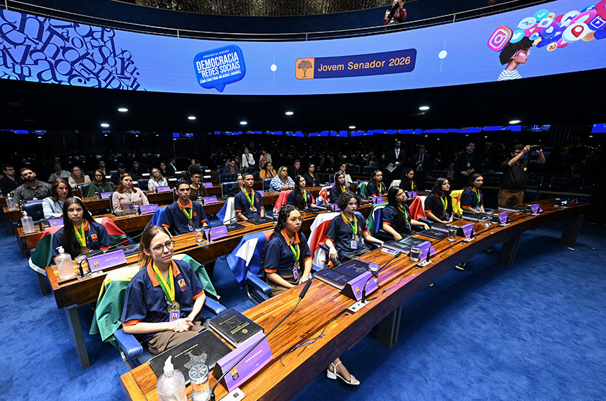 Jovens Senadores tomam posse com Mesa Diretora feminina