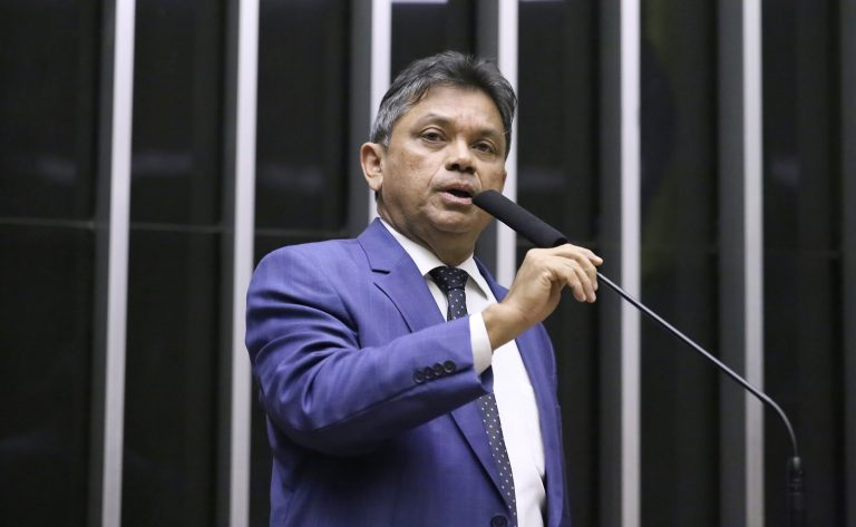 Comissão aprova direito a uniforme escolar adaptado