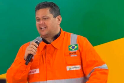 Alcolumbre acompanha Lula em Oiapoque e celebra descoberta de hidrocarbonetos