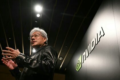 Nvidia equilibra vendas de chips novos com valorização de modelos antigos
