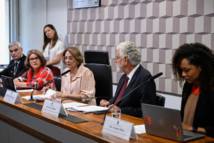Audiência aponta avanço do tempo integral e desafios na educação pública