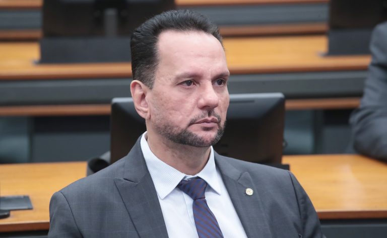Câmara aprova projeto que permite opção por documentos digitais