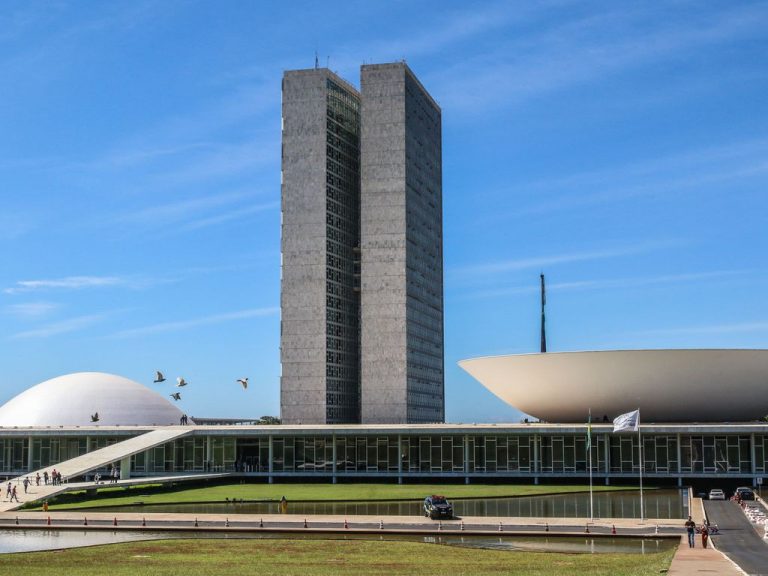 Eleições preenchem todas as vagas da Câmara e parte do Senado