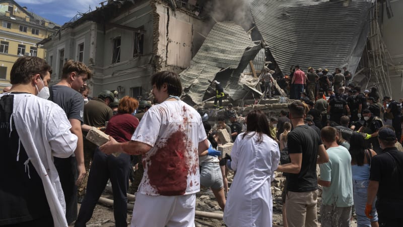 Bombardeio russo atinge Kiev e causa vítimas