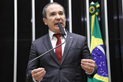 Comissão aprova programa de acompanhante para idosos no SUS