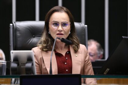 Comissão aprova programa de incentivo para contratação de mães atípicas