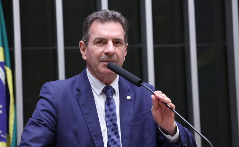 Comissão aprova lei que criminaliza uso de animais no tráfico