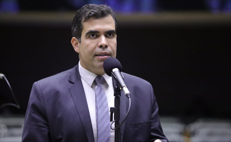 Comissão aprova política de conectividade aérea na Amazônia