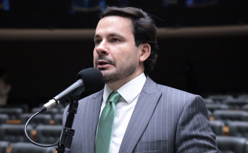 Comissão da Câmara aprova fim da taxa de fiscalização de celulares