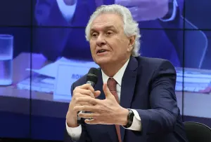 Caiado propõe classificar facções como terrorismo doméstico