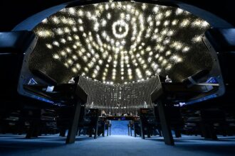 Dezesseis senadores definem futuro da Casa em 2027