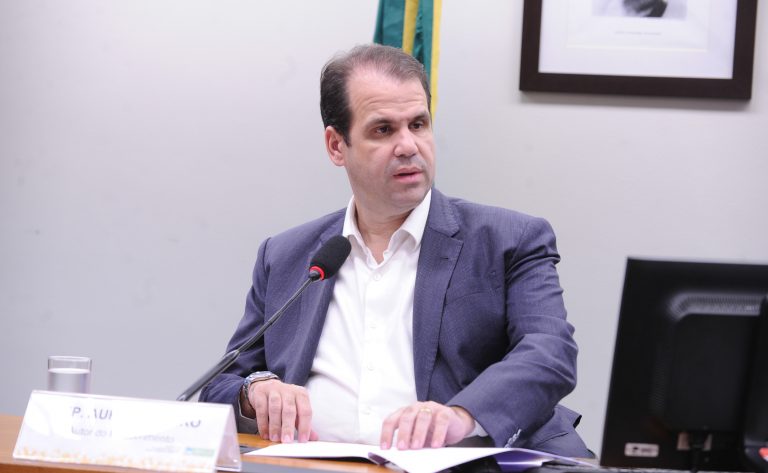 Comissão aprova lei que obriga cardápios impressos em bares e restaurantes