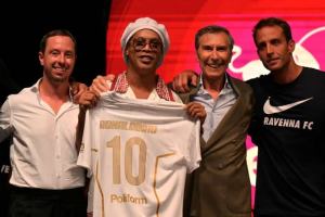 Ronaldinho Gaúcho se torna sócio do Ravenna na Itália