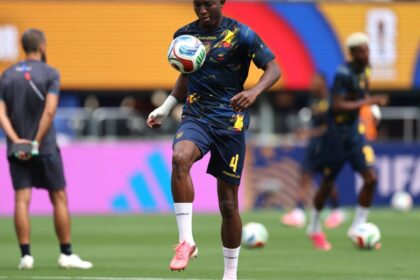 Aston Villa negocia contratação de zagueiro do Club Brugge