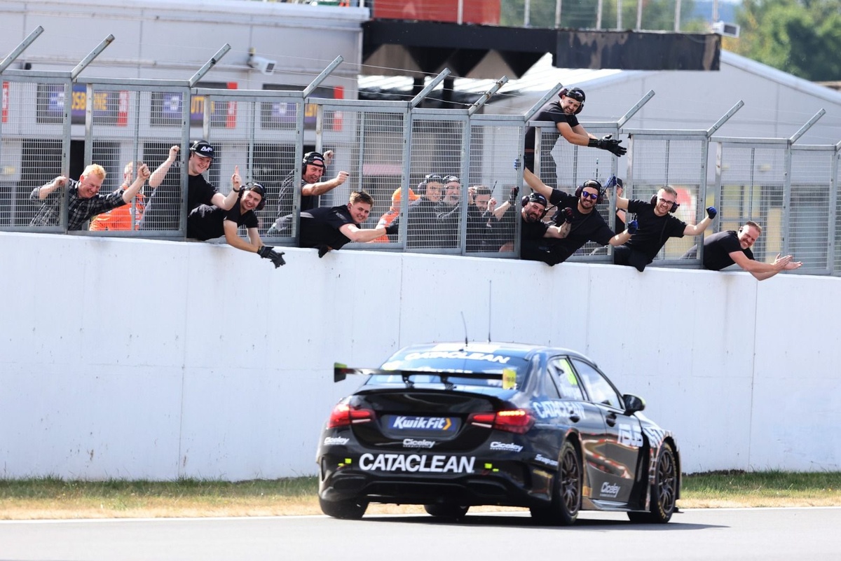 Morgan vence abertura do Campeonato Britânico de Carros de Turismo