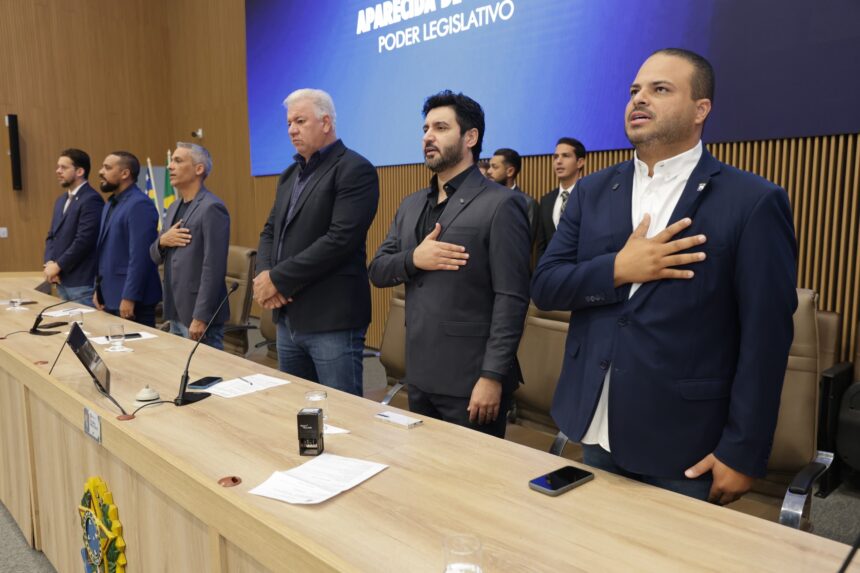 Câmara homenageia jornalista e músico em sessão solene