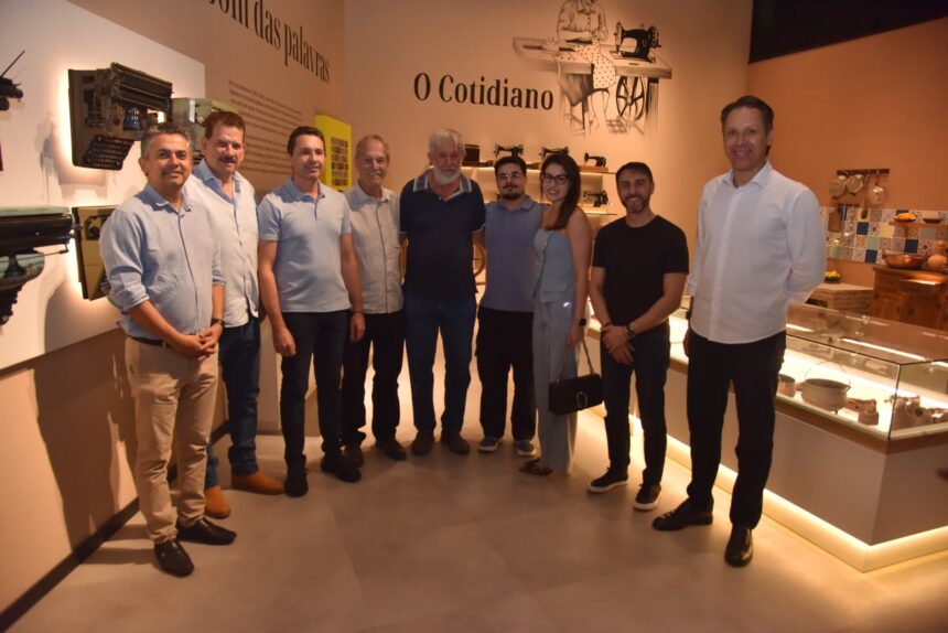 Prefeito Vilela visita museu construído pela família de Tanner de Melo