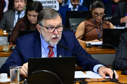 Comissão do Senado aprova programa de emprego para mulheres com câncer