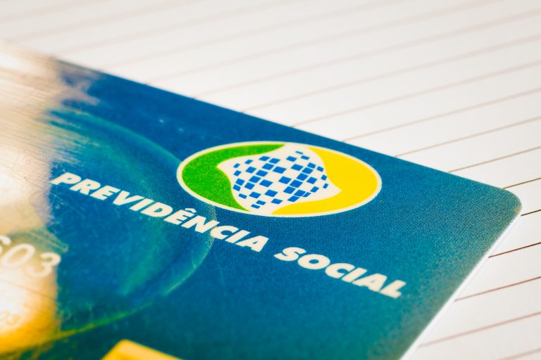 Governo propõe orçamento de R$ 7,4 trilhões para 2027