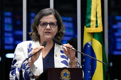 Teresa Leitão pede manutenção de piso salarial para professores temporários