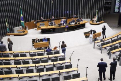Câmara aprova urgência para dois projetos em sessão de Plenário
