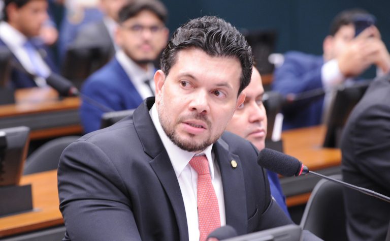 CCJ aprova PEC que permite remuneração federal a servidores de ex-territórios