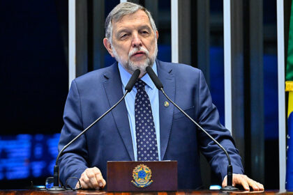 Flávio Arns defende conscientização sobre esclerose múltipla no Senado