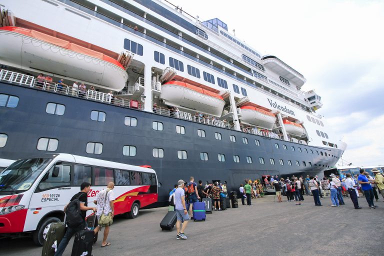 Projeto obriga agentes públicos a divulgar presentes e viagens