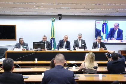 Comissão da Câmara debate ameaça de aço chinês à siderurgia