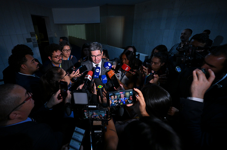 Randolfe Rodrigues prevê votação de PEC do fim da escala 6x1