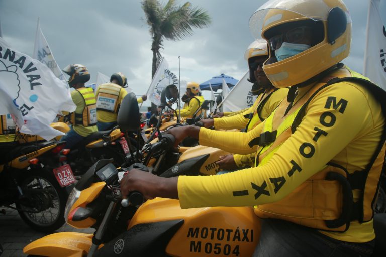 Comissão vota simplificação de regras para atividade de mototaxistas
