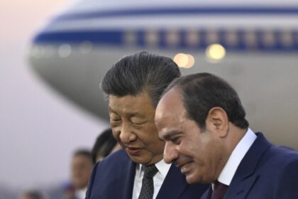 Xi Jinping pede respeito à soberania do Oriente Médio no Egito
