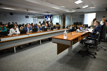 Comissão do Senado aprova concessões para emissoras de rádio e TV