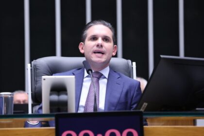Câmara aprova fim de imposto sobre compras internacionais até 50 dólares