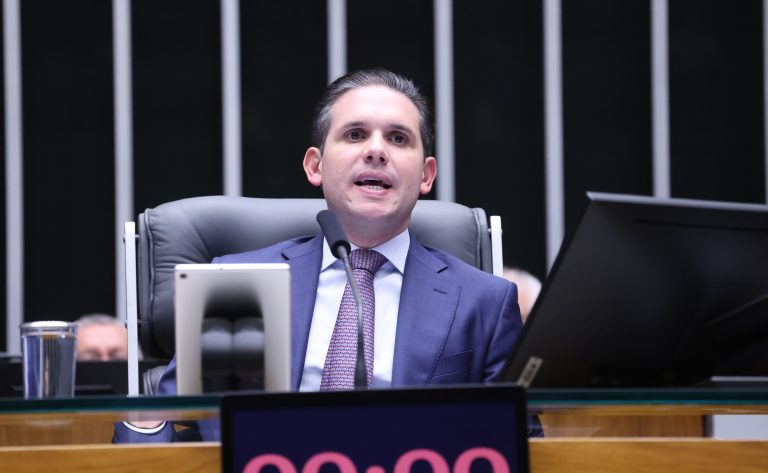 Câmara aprova fim de imposto sobre compras internacionais até 50 dólares