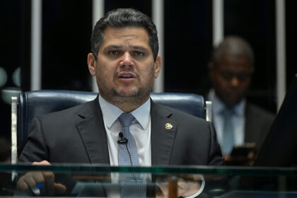 Davi Alcolumbre condena ataques e ofensas em redes sociais