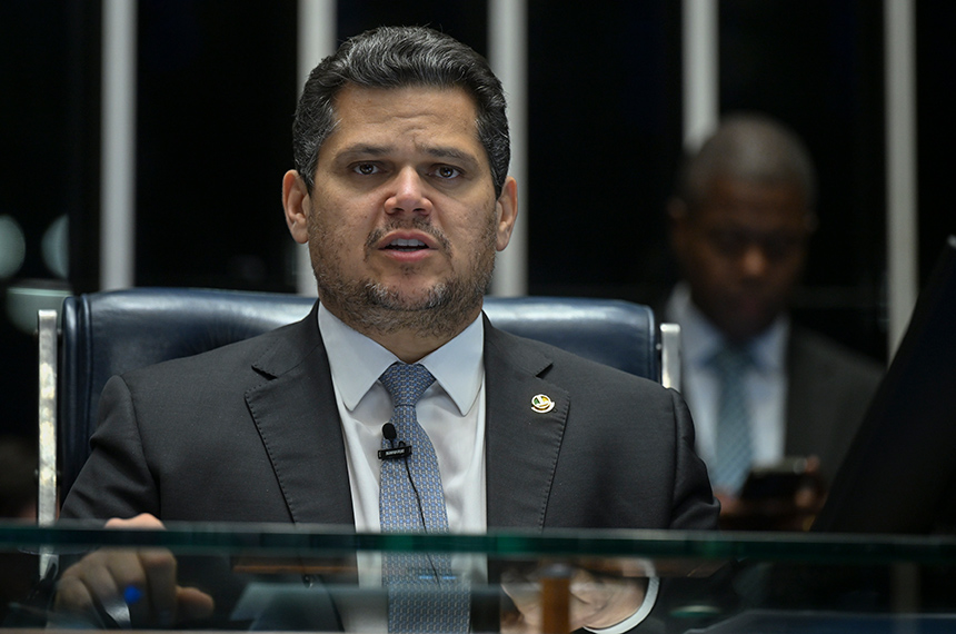Davi Alcolumbre condena ataques e ofensas em redes sociais
