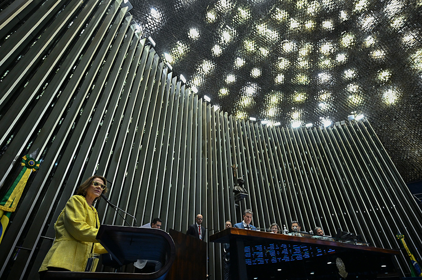 Senado aprova lei que torna permanente programa de bolsas docentes