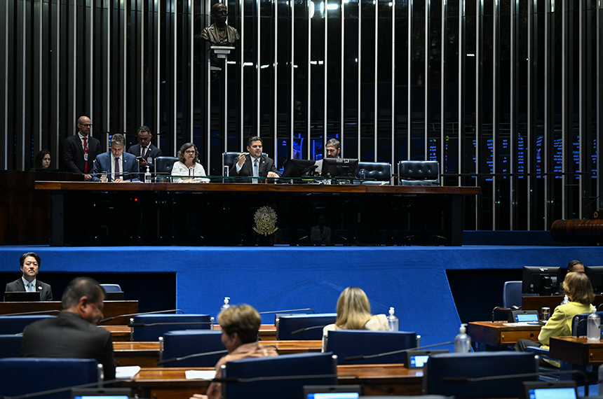 Senado aprova medida para diminuir filas do INSS