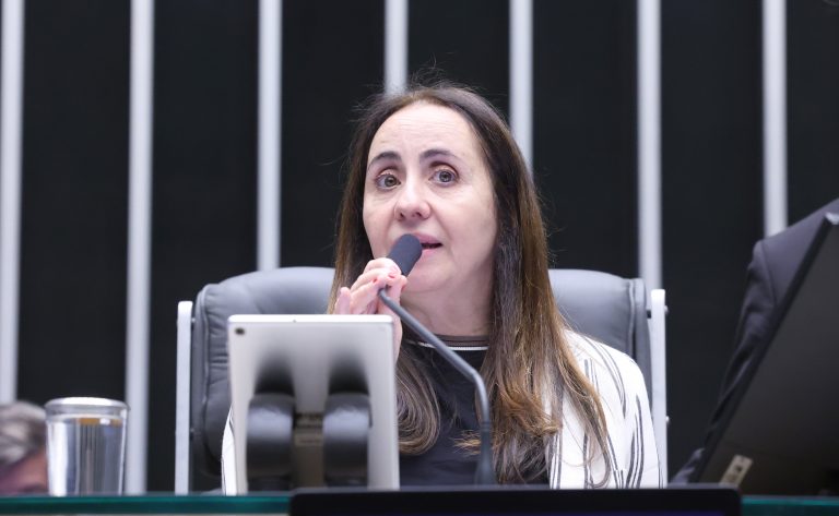 Comissão da Câmara aprova regras para patentes criadas por IA