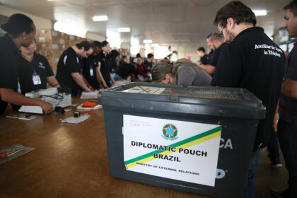 Eleitorado brasileiro no exterior cresce 31% para eleições de 2026